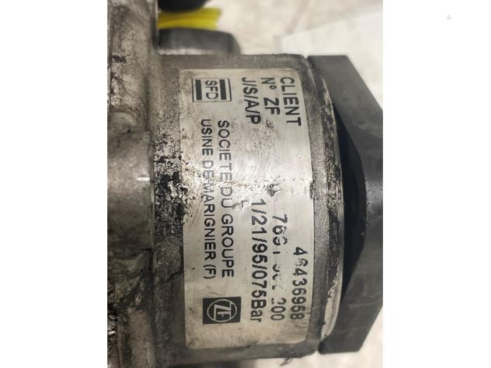 Usagé Pompe de direction Fiat Barchetta (183) 1.8 16V Prix € 90,00 Règlement à la marge proposé par Autodemontage van de Laar