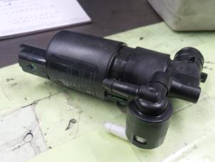 Usados Bomba de limpiaparabrisas delante Dacia Sandero II 0.9 TCE 12V Precio de solicitud ofrecido por Autodemontage van de Laar