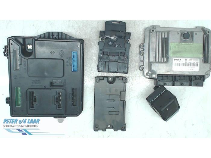 Used Engine management computer Renault Scénic III (JZ) 1.9 dCi Price € 250,00 Margin scheme offered by Autodemontage van de Laar