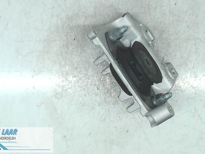 Used Engine mount Dacia Duster (SR) 1.6 16V Price € 48,40 Inclusive VAT offered by Autodemontage van de Laar