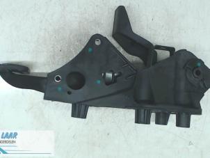 Used Brake pedal Dacia Duster (SR) 1.6 16V Price on request offered by Autodemontage van de Laar
