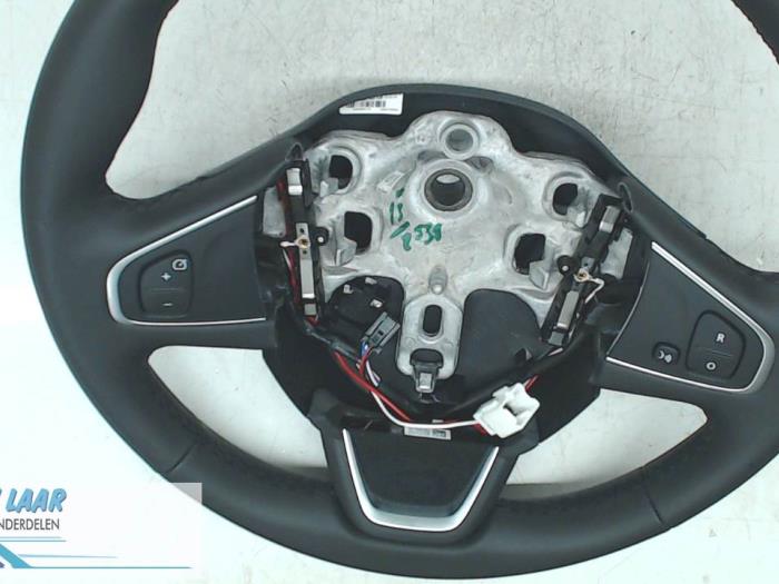 Steering wheel from a Renault Clio IV (5R) 1.2 16V 2018