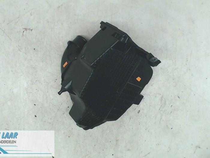 Air box from a Renault Clio IV (5R) 1.2 16V 2018