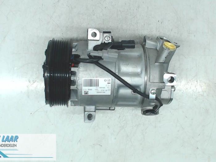 Air conditioning pump from a Renault Clio IV (5R) 1.2 16V 2018