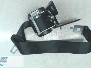 Used Rear seatbelt, centre Renault Clio IV (5R) 1.2 16V Price on request offered by Autodemontage van de Laar