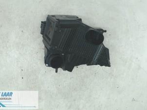 Używane Obudowa filtra powietrza Dacia Duster (SR) 1.6 16V Cena na żądanie oferowane przez Autodemontage van de Laar