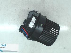 Usados Motor de ventilador de calefactor Dacia Duster (SR) 1.6 16V Precio de solicitud ofrecido por Autodemontage van de Laar