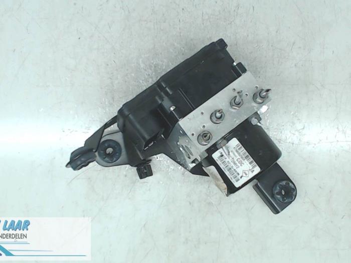 Usagé Bloc ABS Renault Megane III Berline (BZ) 1.5 dCi 110 Prix sur demande proposé par Autodemontage van de Laar