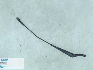 Used Front wiper arm Peugeot 207/207+ (WA/WC/WM) 1.4 16V Price on request offered by Autodemontage van de Laar