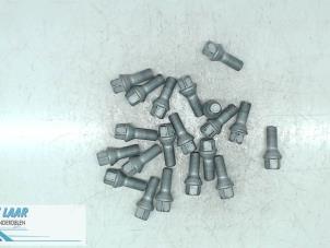 Used Set of wheel bolts Renault Espace (RFCJ) 1.8 Energy Tce 225 EDC Price on request offered by Autodemontage van de Laar