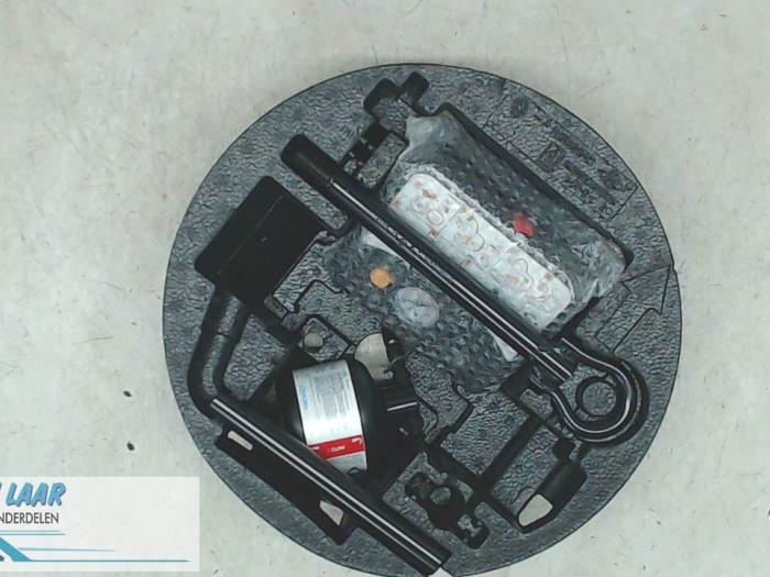 Tyre repair kit Renault Clio IV 0.9 Energy TCE 90 12V 511123001R RENAULT