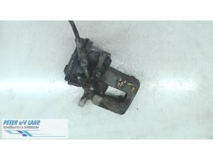 Używane Zacisk hamulcowy lewy tyl Audi Q3 (8UB/8UG) Cena € 100,00 Procedura marży oferowane przez Autodemontage van de Laar