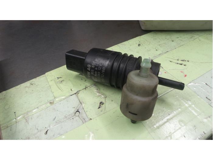 Windscreen washer pump from a Volkswagen Up! (121) 1.0 12V 60 2012