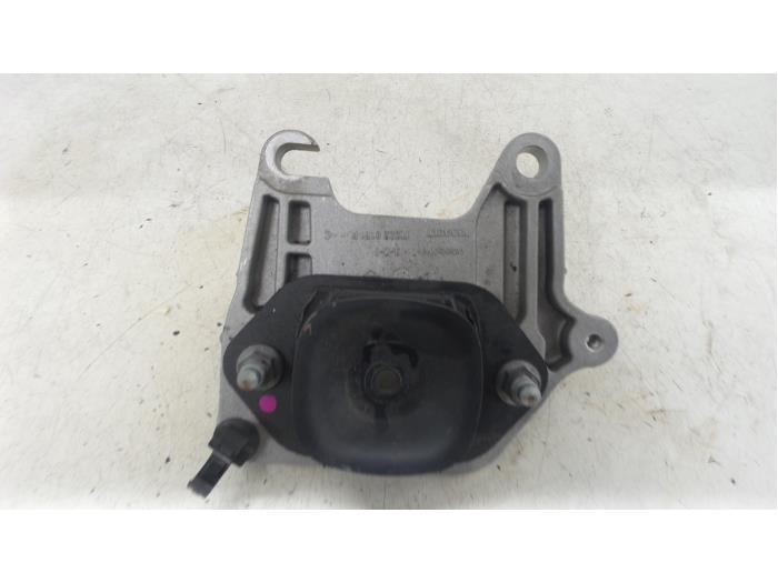 Used Engine mount Renault Trafic Passenger (1JL/2JL/3JL/4JL) 1.6 dCi 120 Twin Turbo Price € 40,00 Margin scheme offered by Autodemontage van de Laar