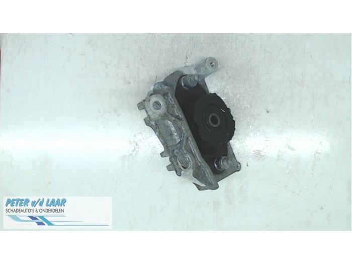 Engine mount from a Renault Captur (2R) 1.5 Energy dCi 90 FAP 2018