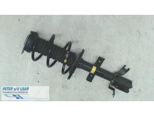 Used Front shock absorber rod, right Renault Captur (2R) 1.5 Energy dCi 90 FAP Price on request offered by Autodemontage van de Laar
