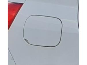 Usados Tapa de depósito Renault Clio III (BR/CR) 1.5 dCi 75 FAP Precio € 40,00 Norma de margen ofrecido por Autodemontage van de Laar