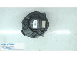 Used Heating and ventilation fan motor Renault Clio V (RJAB) 1.0 TCe 100 12V Price € 150,00 Margin scheme offered by Autodemontage van de Laar