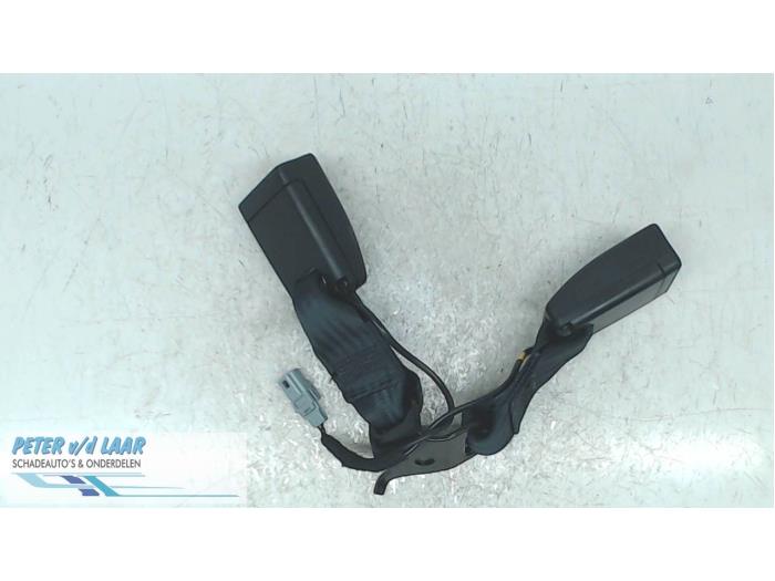 Rear seatbelt buckle, left from a Renault Clio V (RJAB) 1.0 TCe 100 12V 2019