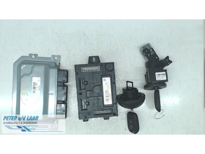 Used Engine management computer Dacia Sandero II 0.9 TCE 12V Price € 250,00 Margin scheme offered by Autodemontage van de Laar