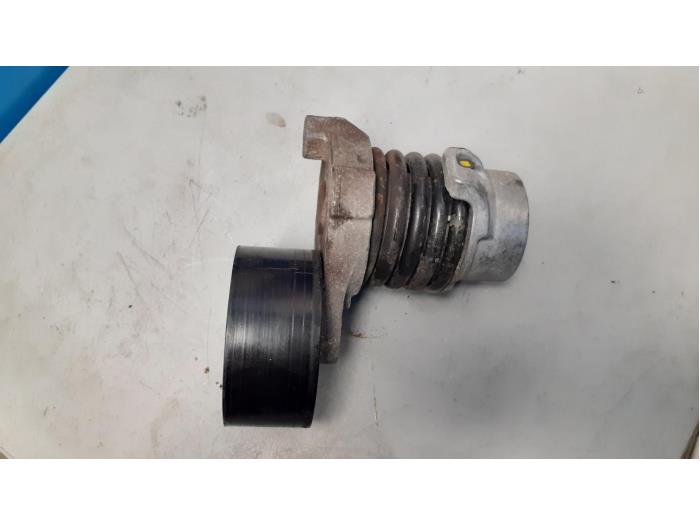 Usados Rodillo tensor correa múltiple Renault Captur I (2R) 0.9 Energy TCE 12V Precio € 35,00 Norma de margen ofrecido por Autodemontage van de Laar