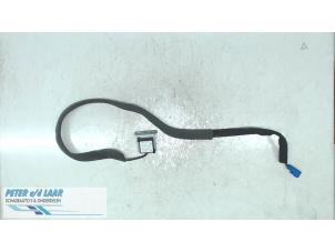 Used GPS antenna Renault Clio IV (5R) 0.9 Energy TCE 90 12V Price on request offered by Autodemontage van de Laar