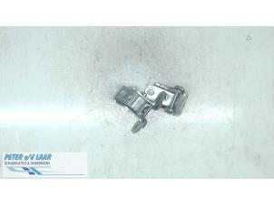 Used Rear door hinge, right Renault Clio IV (5R) 0.9 Energy TCE 90 12V Price on request offered by Autodemontage van de Laar