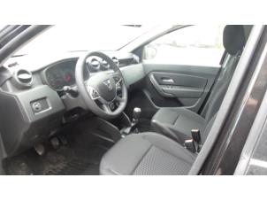 Gebrauchte Verkleidung Set (komplett) Dacia Duster (SR) 1.6 16V Preis auf Anfrage angeboten von Autodemontage van de Laar