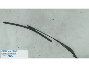 Used Front wiper arm Dacia Duster (SR) 1.6 16V Price on request offered by Autodemontage van de Laar