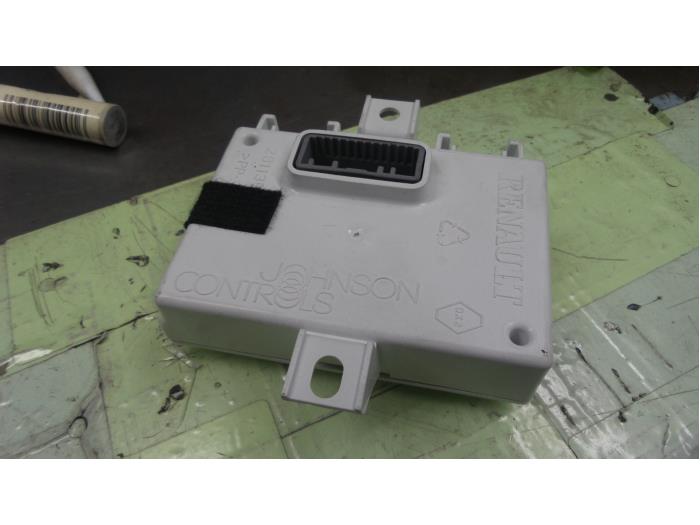Usagé Module navigation Dacia Duster (SR) 1.6 16V Prix sur demande proposé par Autodemontage van de Laar