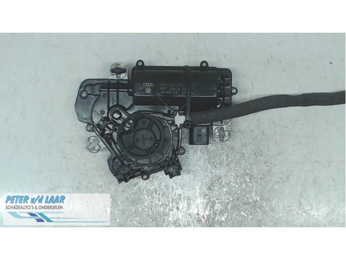 Używane Silnik rygla tylnej klapy Audi A4 Avant (B9) 2.0 TDI 16V Cena € 100,00 Procedura marży oferowane przez Autodemontage van de Laar