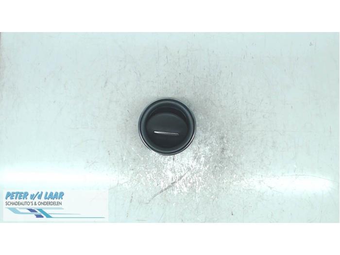 Dashboard vent Dacia Duster 687608758R