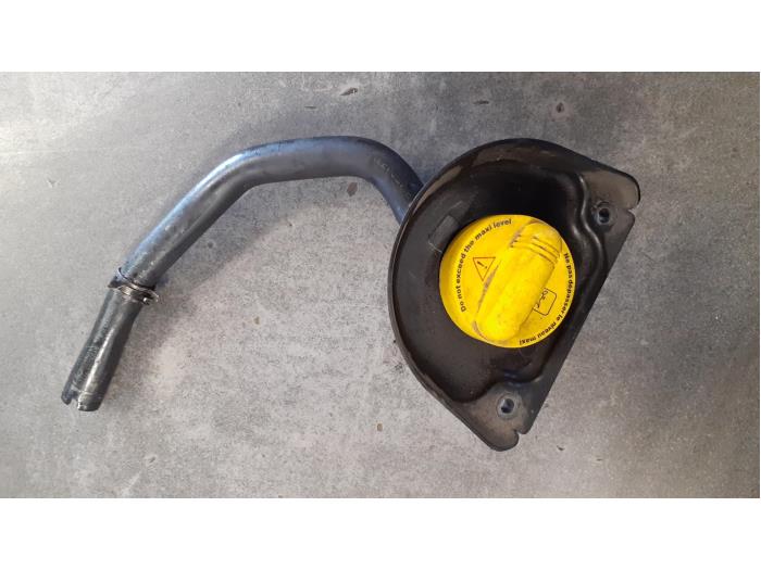 Gebrauchte Öl Füllrohr Renault Trafic (1FL/2FL/3FL/4FL) 1.6 dCi 125 Twin Turbo Preis € 35,00 Margenregelung angeboten von Autodemontage van de Laar