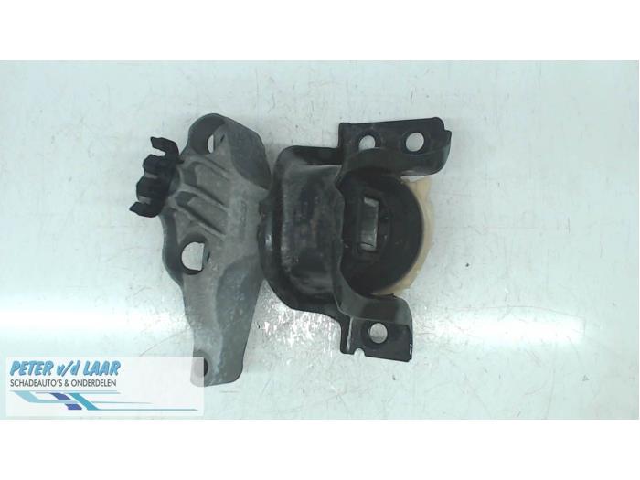 Used Engine mount Dacia Duster (HS) 1.5 dCi Price € 50,00 Margin scheme offered by Autodemontage van de Laar
