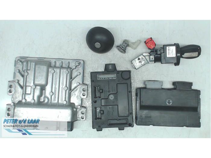 Used Engine management computer Dacia Duster (HS) 1.5 dCi Price on request offered by Autodemontage van de Laar