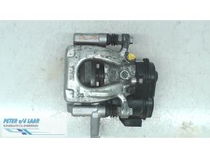 Used Rear brake calliper, right Renault Kadjar (RFEH) 1.3 TCE 140 FAP 16V Price € 150,00 Margin scheme offered by Autodemontage van de Laar