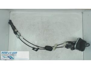 Usados Cable de cambio de caja de cambios Renault Kadjar (RFEH) 1.3 TCE 140 FAP 16V Precio € 200,00 Norma de margen ofrecido por Autodemontage van de Laar