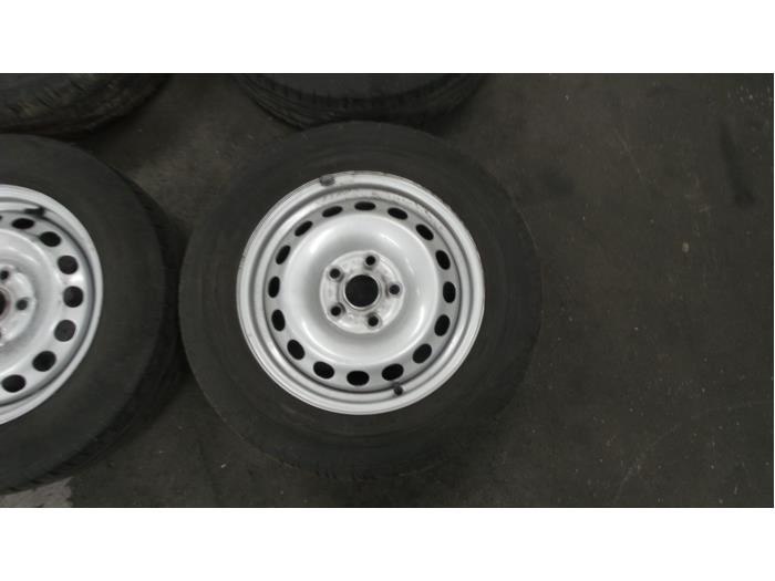 Set of wheels + tyres from a Volkswagen Caddy 2017