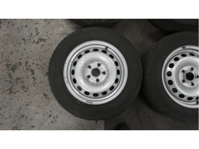 Set of wheels + tyres from a Volkswagen Caddy 2017