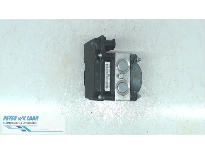 Bloc ABS d'un Renault Clio III (BR/CR) 1.5 dCi FAP 2012