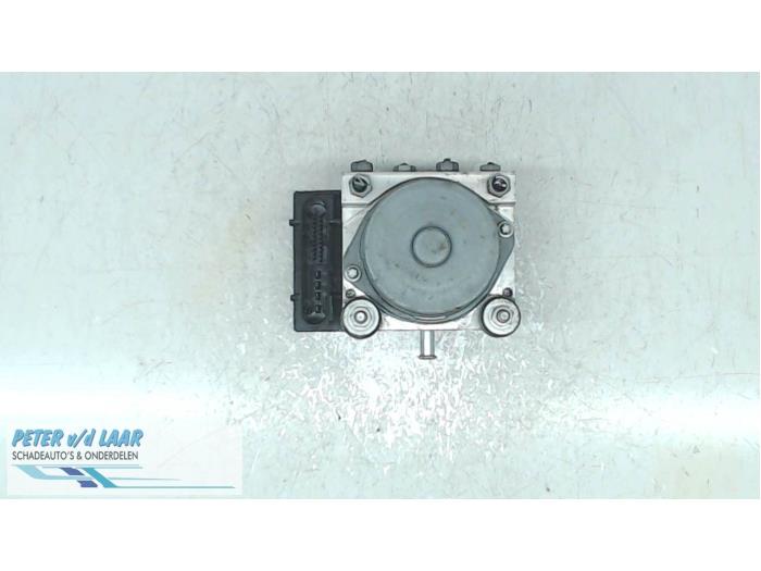 Usagé Bloc ABS Renault Clio III (BR/CR) 1.5 dCi FAP Prix € 150,00 Règlement à la marge proposé par Autodemontage van de Laar