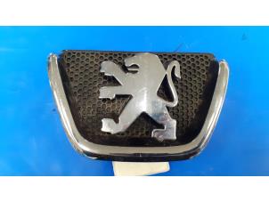 Used Emblem Peugeot 206 CC (2D) 1.6 16V Price € 15,00 Margin scheme offered by Autodemontage van de Laar