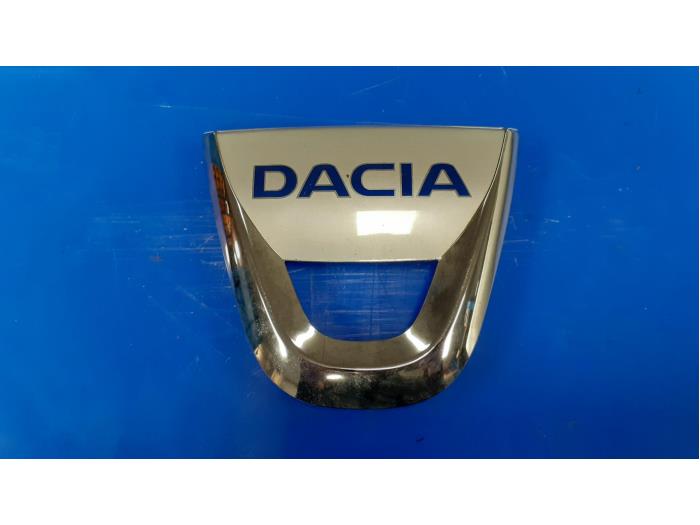 Używane Emblemat Dacia Duster Cena € 15,00 Procedura marży oferowane przez Autodemontage van de Laar