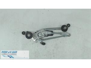 Used Wiper motor + mechanism Nissan Note (E12) 1.5 dCi 90 Price on request offered by Autodemontage van de Laar