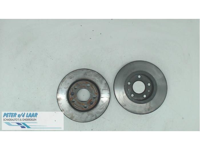 Front brake disc from a Dacia Duster (SR) 1.6 16V 4x4 2019