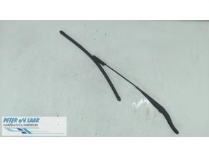 Used Front wiper arm Dacia Duster (SR) 1.6 16V 4x4 Price on request offered by Autodemontage van de Laar