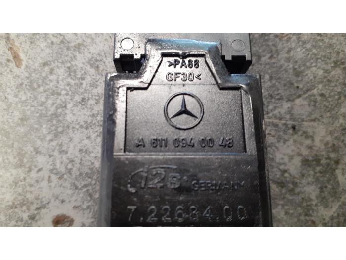 Medidor de masa de aire de un Mercedes-Benz C (W203) 2.2 C-200 CDI 16V 2001