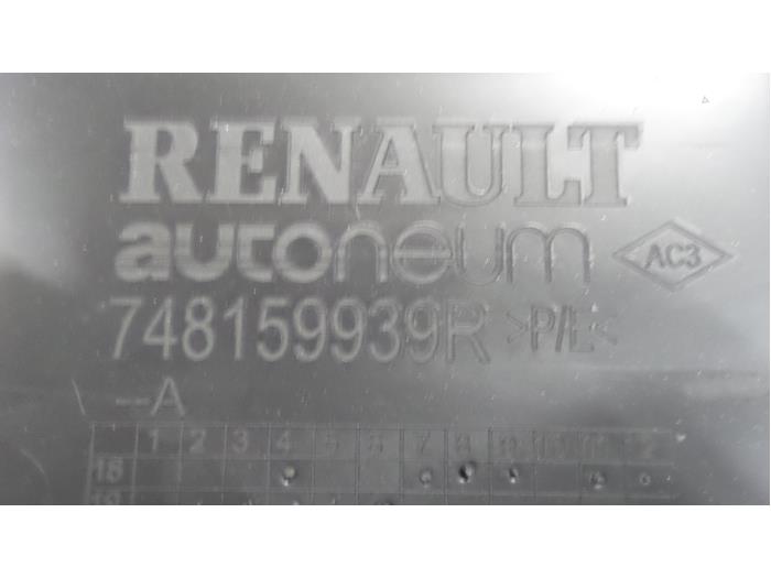 Chapa protectora piso de un Renault Clio V (RJAB) 1.3 TCe 130 16V 2019