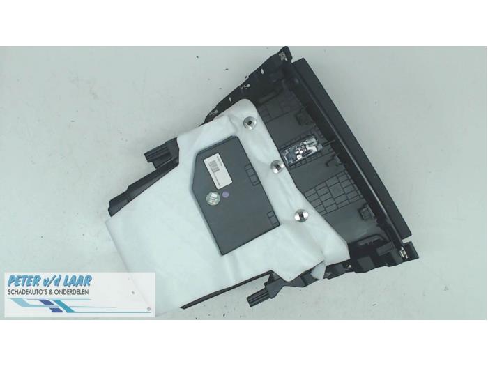 Glovebox from a Renault Clio V (RJAB) 1.3 TCe 130 16V 2019
