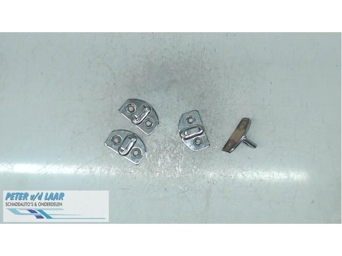 Usagé Divers Renault Clio V (RJAB) 1.3 TCe 130 16V Prix € 60,50 Prix TTC proposé par Autodemontage van de Laar